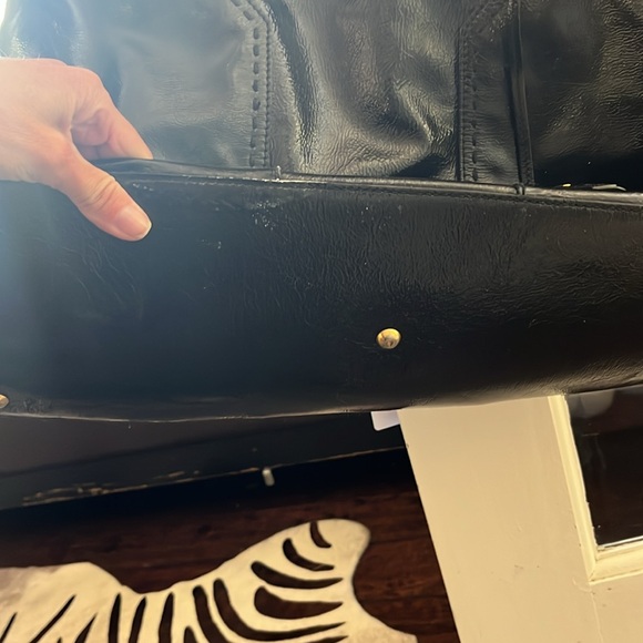 Ysl Saint Laurent Muse patent handbags ๐ - Picture 7 of 7